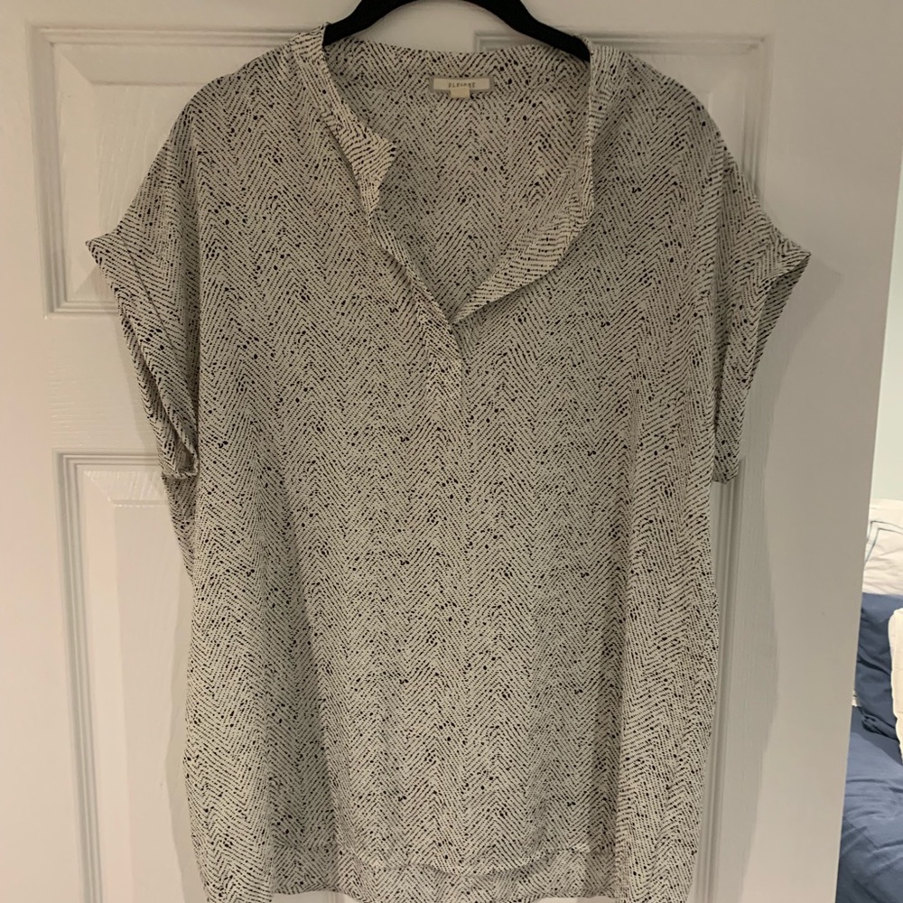 Black and white speckled short sleeve top